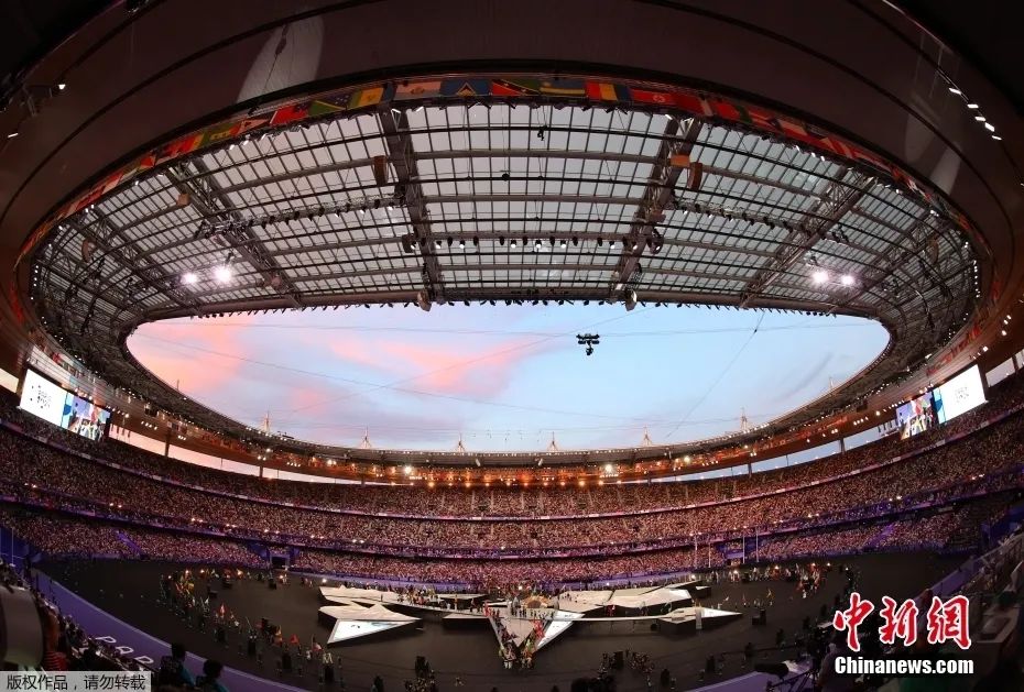巴黎奥运闭幕式：主火炬熄灭 中国代表团创历史