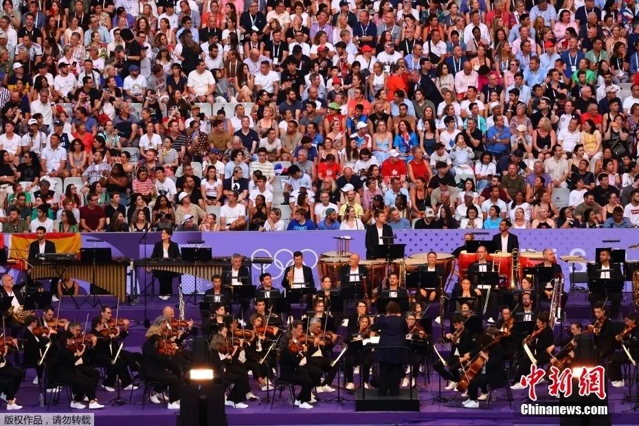 巴黎奥运闭幕式：主火炬熄灭 中国代表团创历史