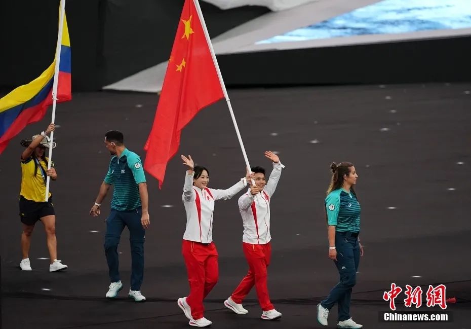 巴黎奥运闭幕式：主火炬熄灭 中国代表团创历史