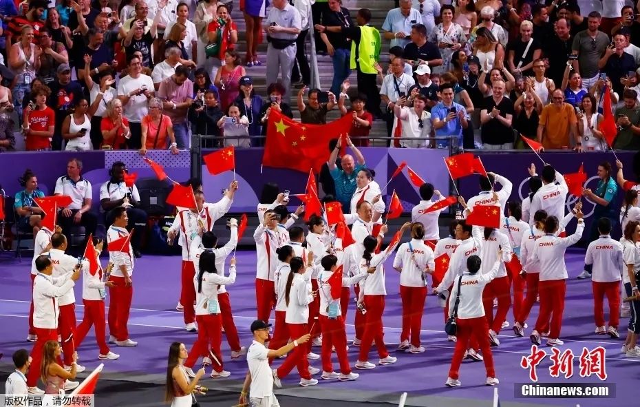 巴黎奥运闭幕式：主火炬熄灭 中国代表团创历史