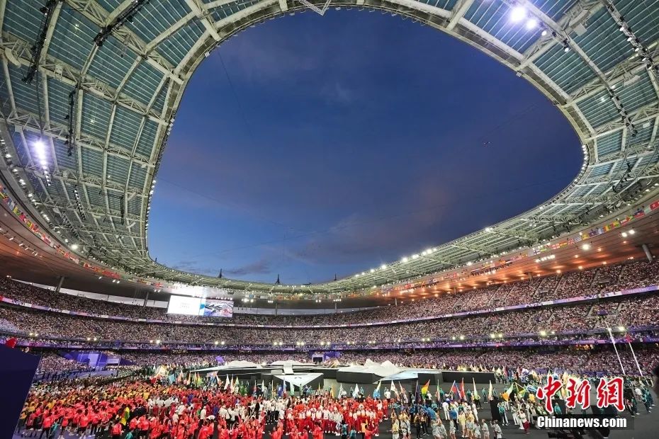 巴黎奥运闭幕式：主火炬熄灭 中国代表团创历史