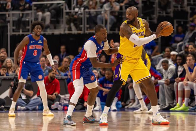 湖人三巨头兼容突破关键战