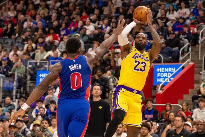 湖人三巨头兼容突破关键战