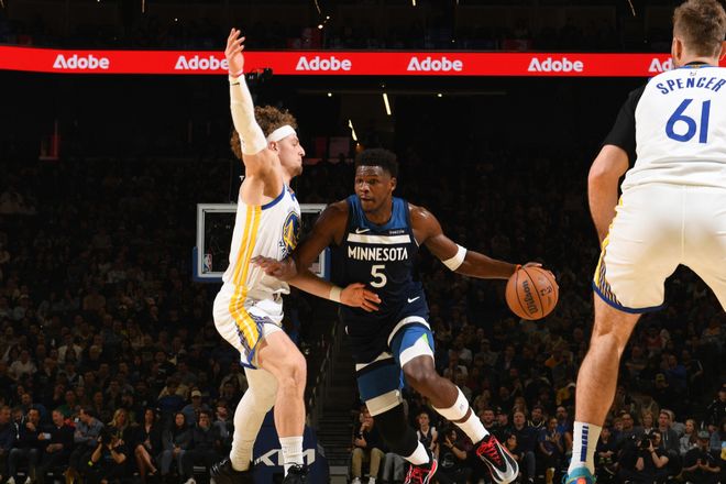 爱德华兹带伤爆发率队终