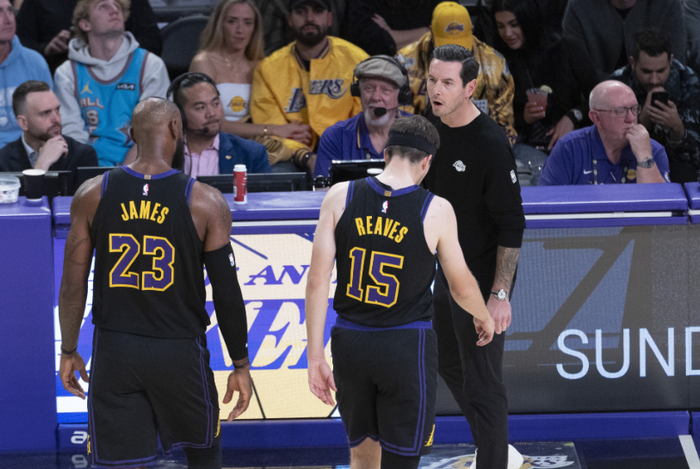 41岁詹姆斯三双破纪录 领航湖人豪取12连胜