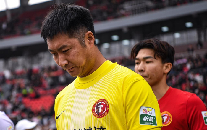 韩镕泽手球争议引热议，黄牌判罚成焦点